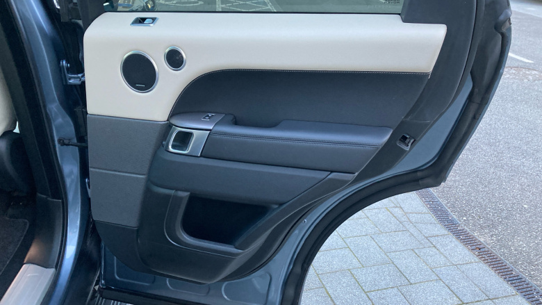 Land Rover Range Rover Sport 2.0 P400e HSE 5dr Auto Estate